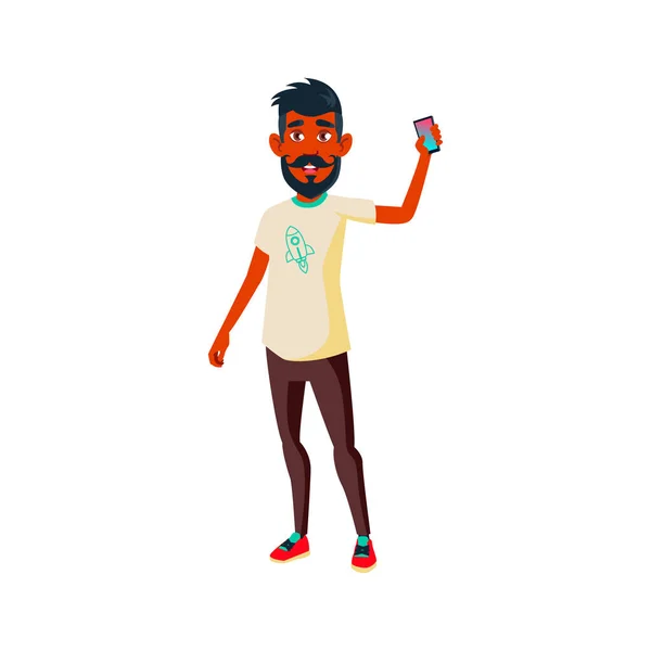 Indyjski chłopiec pokazując nowy smartfon wektor kreskówka — Wektor stockowy