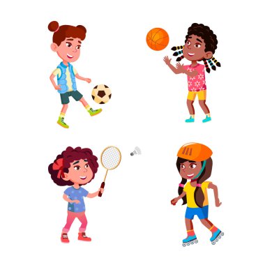 Kızlar Çocuklar Sportif Oyun Seti Vektörü. Bayanlar Spor Kızları Futbol ve Basketbol Antrenmanları Badminton Maçı ve Paten Sürücüsü. Karakterler Düz Çizgi Film Çizimleri