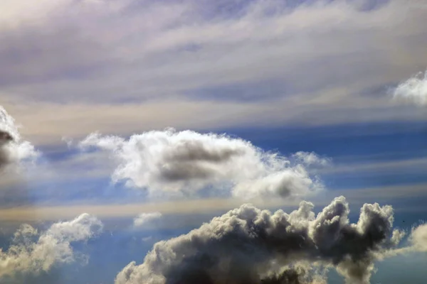 Himmel und Wolken Hintergrund — Stockfoto