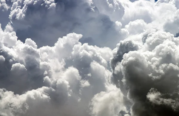 Himmel und Wolken Hintergrund — Stockfoto