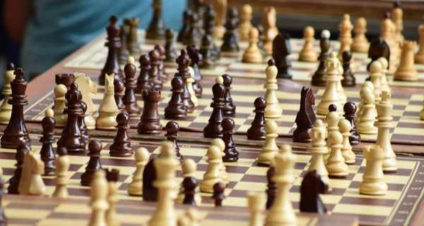 Grupp av schackpjäser i styrelsen — Stockfoto