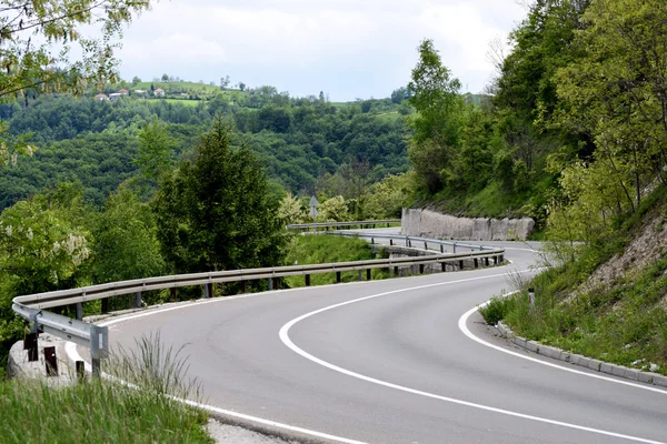 Winding Mountain Road paesaggio — Foto Stock