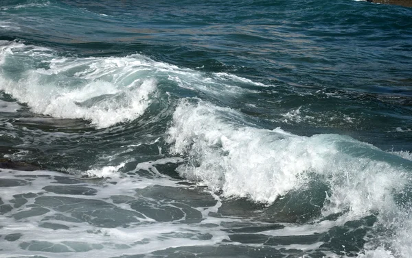 Die blauen Wellen des Meeresstrandes — Stockfoto