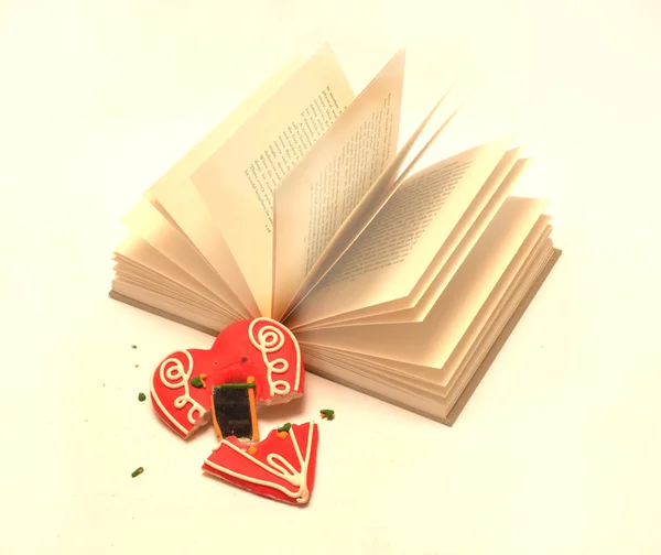 The book and the broken heart — Stock Photo, Image