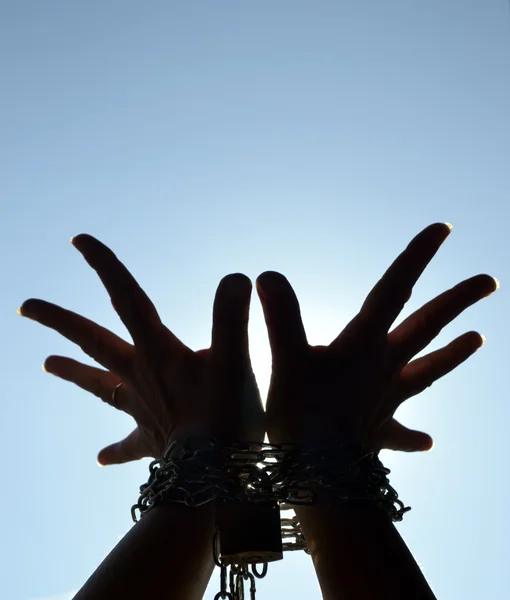 Hands in chains — Stock Photo, Image