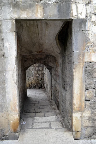 Antieke stenen passage — Stockfoto