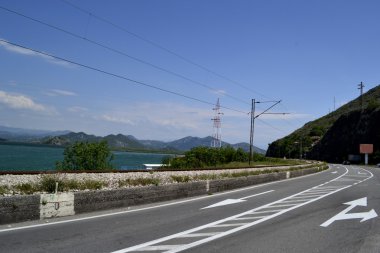 otoyol demiryolu parça göl kenarında