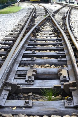 tren hattı geçerken