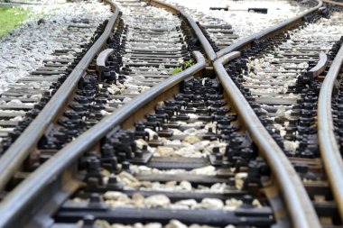 tren hattı geçerken