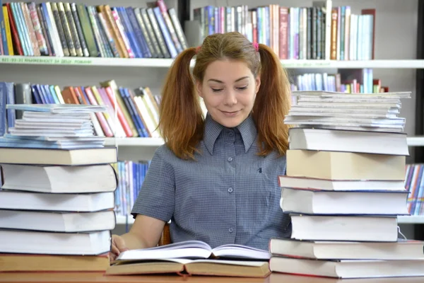 Goodshe studerar hårt. — Stockfoto