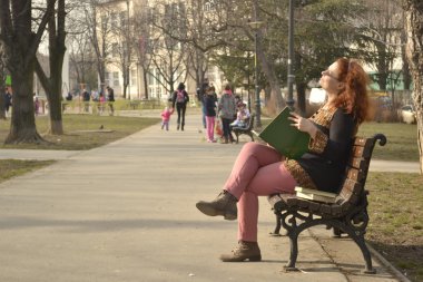 İlk bahar güneş ışınları zevk