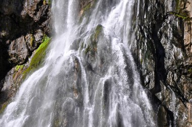 Abhazya'da gegsky şelale