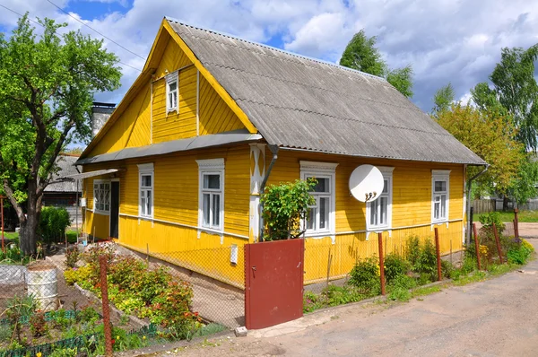 Casa de aldeia na cidade de Slonim. Bielorrússia — Fotografia de Stock