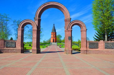 MOGILEV, BELARUS - 14 Mayıs 2017: Buinichskoe Pole Anıt Kompleksinin Kapıları