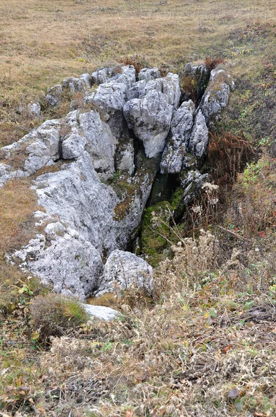 Карстовые кратеры на плато Лагонаки — стоковое фото