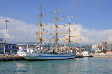 Sochi, Rusya Federasyonu - 17 Mayıs 2014: Yelkenli gemi liman 