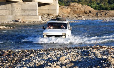 Mokva, Abhazya - 9 Ekim 2013. Nehir Rus Suv