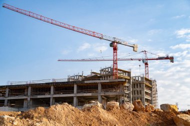 Mevasseret Zion, İsrail - 14 Kasım 2020: İnşaat aşamasında bir konut projesinin inşaat sahası.