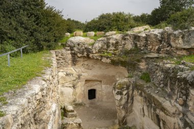 Khirbat Umm Burj, İsrail arkeolojik sahasında antik bir mezar.