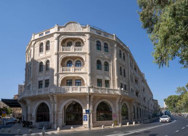 Kudüs, İsrail - 21 Temmuz 2021: Waldorf Astoria Oteli, Kudüs, İsrail, güneşli bir günde.