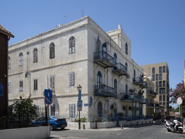 Tel Aviv, İsrail - 17 Ağustos 2021: Jaffa, İsrail 'deki Amerikan Alman kolonisi bölgesinde tarihi binalar.