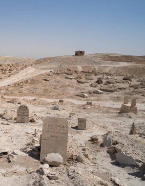 Nabi Musa, İsrail - 26 Eylül 2021: Musevi Çölü 'ndeki Musa türbesine bağlı mezarlık.