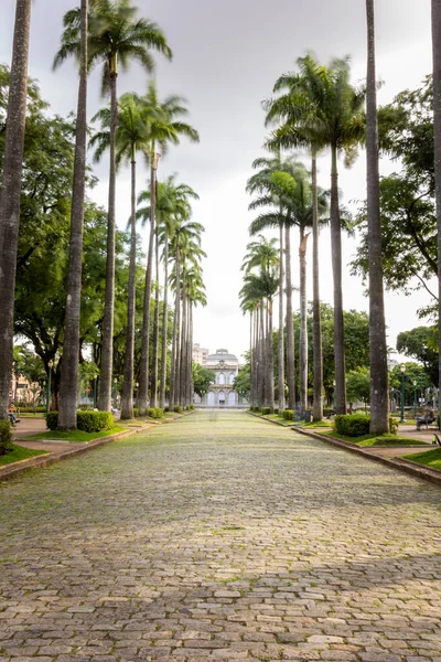 巴西中部米纳斯吉拉斯州贝洛奥里藏特市的自由广场 — 图库照片