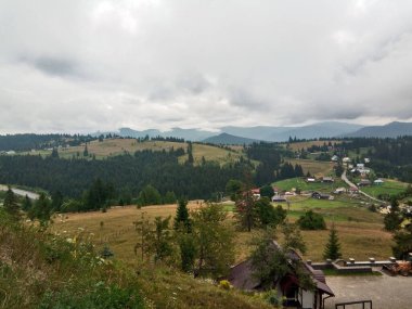 Romanya 'nın Bucovina kentindeki manzara - yaz