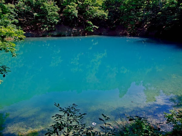 ルーマニアのバイア スプリー マラムール県 にある青い湖 — ストック写真