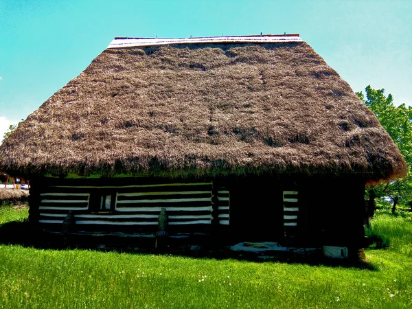 木造的传统房屋 罗马尼亚马拉莫尔县 — 图库照片