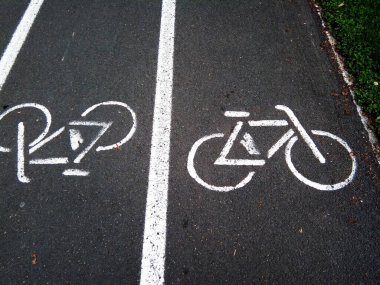 Şehirdeki bisiklet yolu.