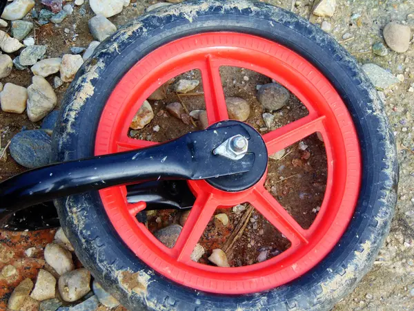 Roda Uma Pequena Bicicleta — Fotografia de Stock