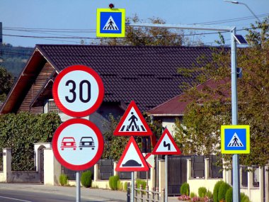 Romanya 'da sokakta trafik işaretleri artıyor