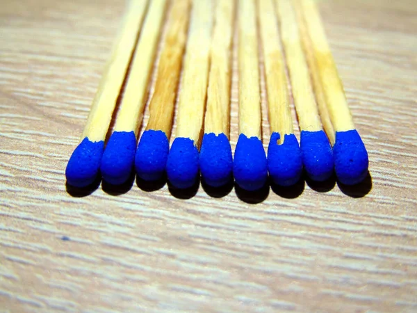 Голубые Спички Деревянном Фоне — стоковое фото