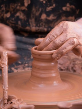 Bir çömlekçinin elleri