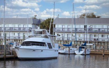 Kuzey Florida 'da Marina ve Tekne