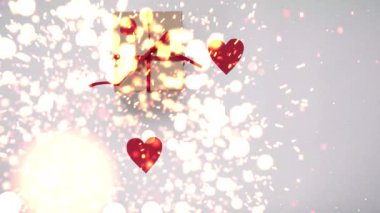Renkli kalp şeklindeki konfetilerin patlamasıyla sonuçlanan nötr gri arka planda yeni bir hediye kutusu yan yana yerleştiriliyor. Aşk, kutlama, sürpriz ve özel durumlar için mükemmel bir tema..