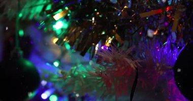 Işıklı Noel ağacı ve bokeh.