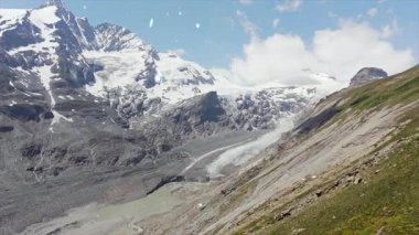 Dağlardaki dağ manzarası