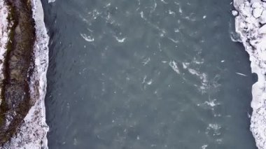 Dağlardaki güzel kış manzarası