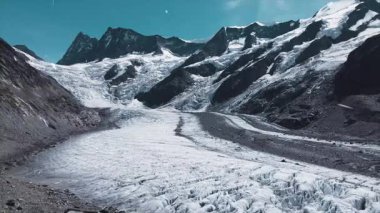 Dağların güzel manzarası