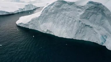 Antarktika ve Antarktika 'da yüzen buzdağı