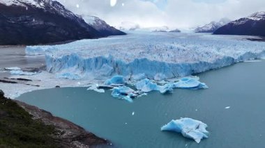 Güzel göl manzarası