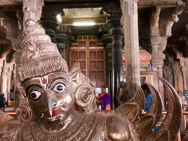 Statua di Garuda nel tempio di Ranganathaswami, Trichy, India meridionale — Foto Stock