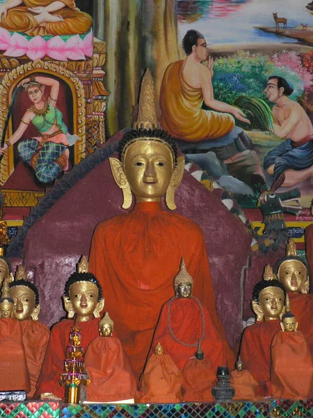 Close-up de detalhes coloridos do templo, Muang Sing, Northern Laos — Fotografia de Stock