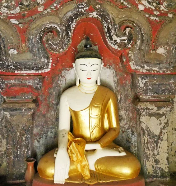 Ancient seated Buddha, Myanmar — Stock Photo, Image