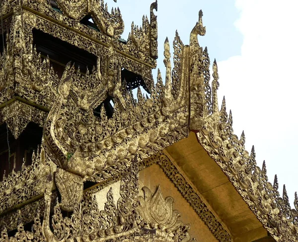 Close up of ornate detail of Shwedagon Pagoda, Rangún, Myanmar — Foto de Stock
