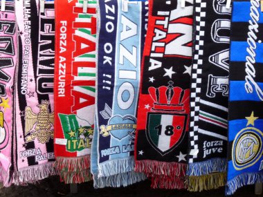 Satıştaki renkli futbol eşarplarını kapat, Palermo, Sicilya