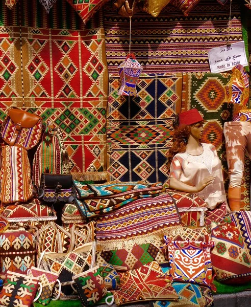 Han Halili Çarşısında Kahire Mısır Geleneksel Zengin Desenli Halılar Halılar — Stok fotoğraf