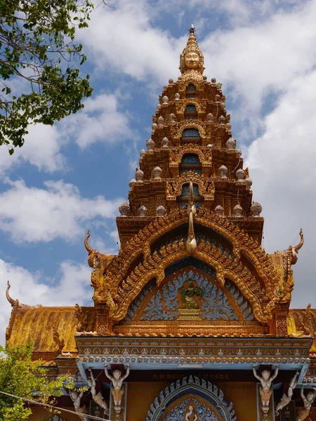 Prachtige Sierlijke Boeddhistische Tempel Met Lichtblauwe Gouden Decoratie Phnom Sampeau — Stockfoto